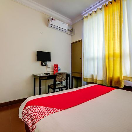 Hotel Golden Gates Бангалор Экстерьер фото