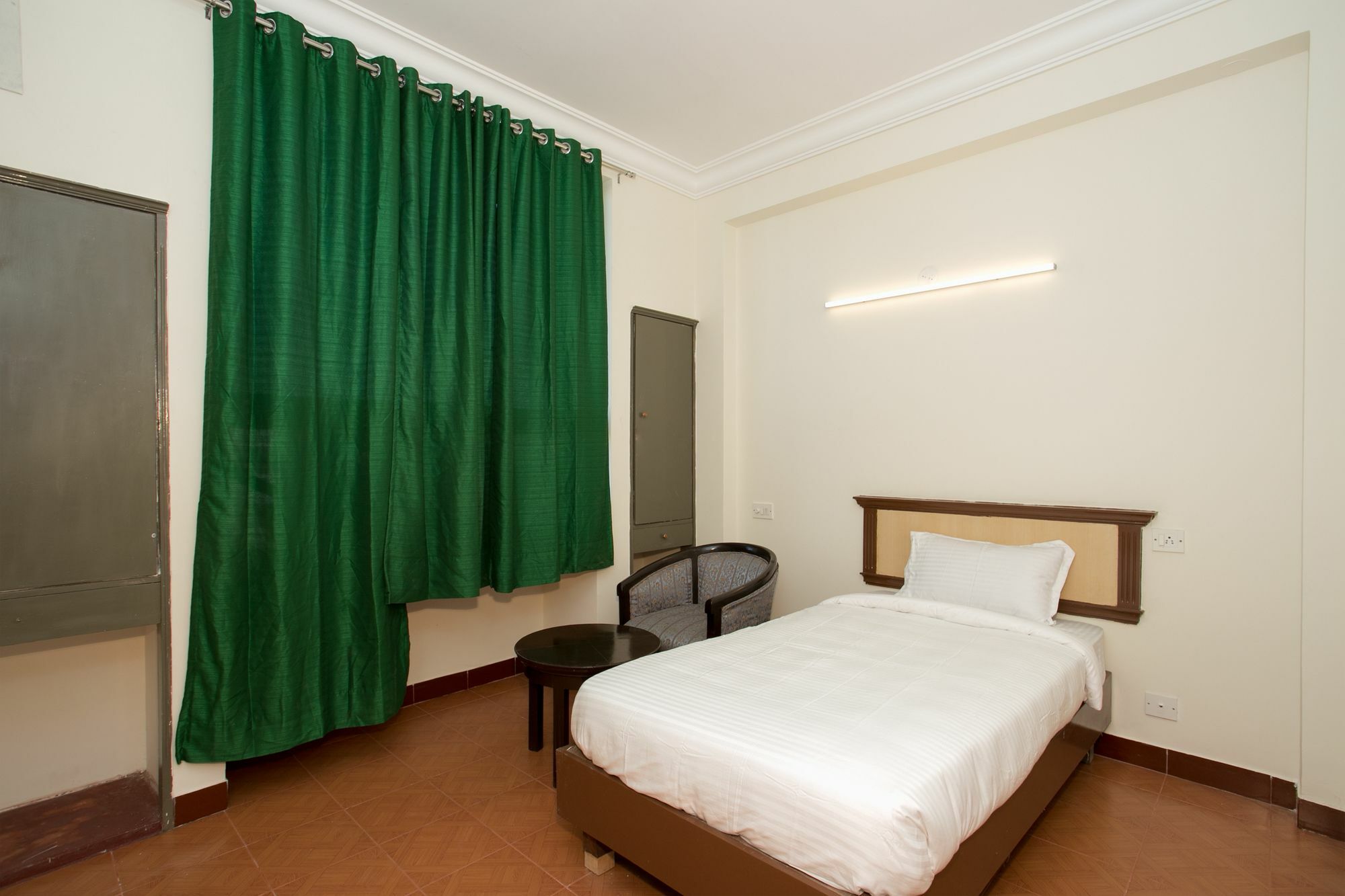 Hotel Golden Gates Бангалор Экстерьер фото